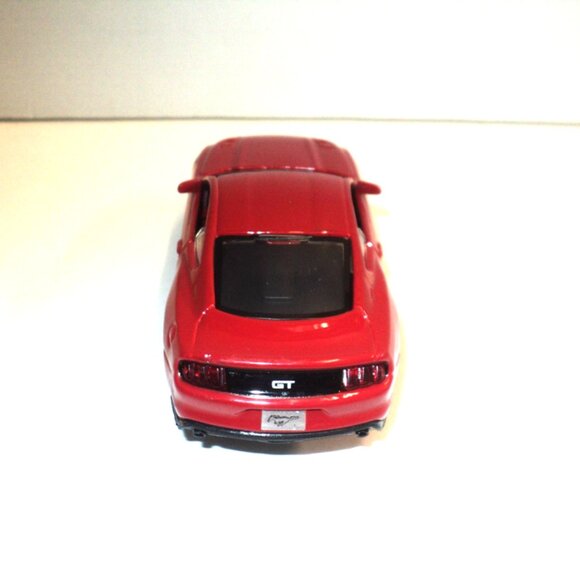 Maisto 2015 Ford Mustang GT Red Scale 1:40 Doors Open On Stand Diecast - Picture 5 of 7